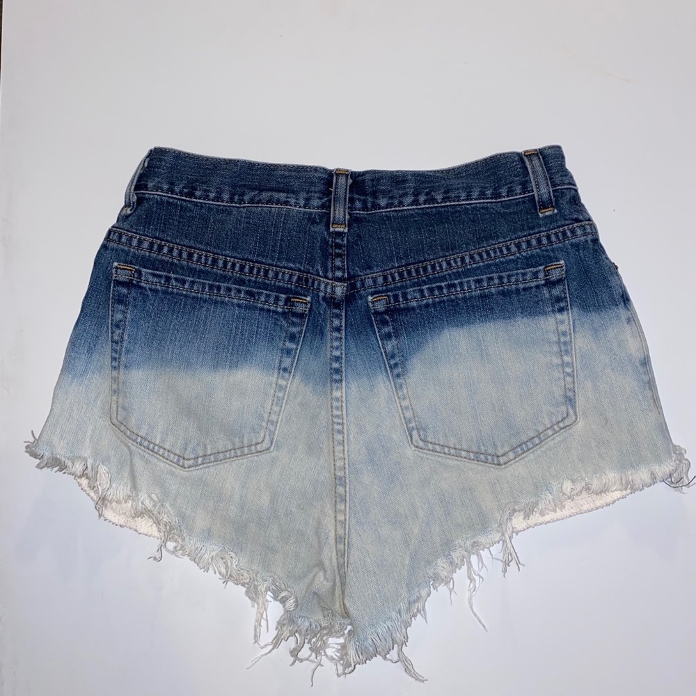 DESTROYED HIGH RISE SHORTS - Picture 3 of 5
